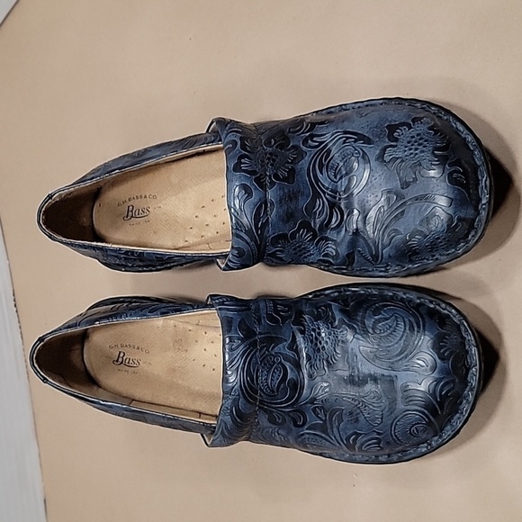 Bass, 8.5 Med. "Sheena" Clogs, Navy Blue Embossed / Tooled Paisley Design, NWOT! - Picture 1 of 8